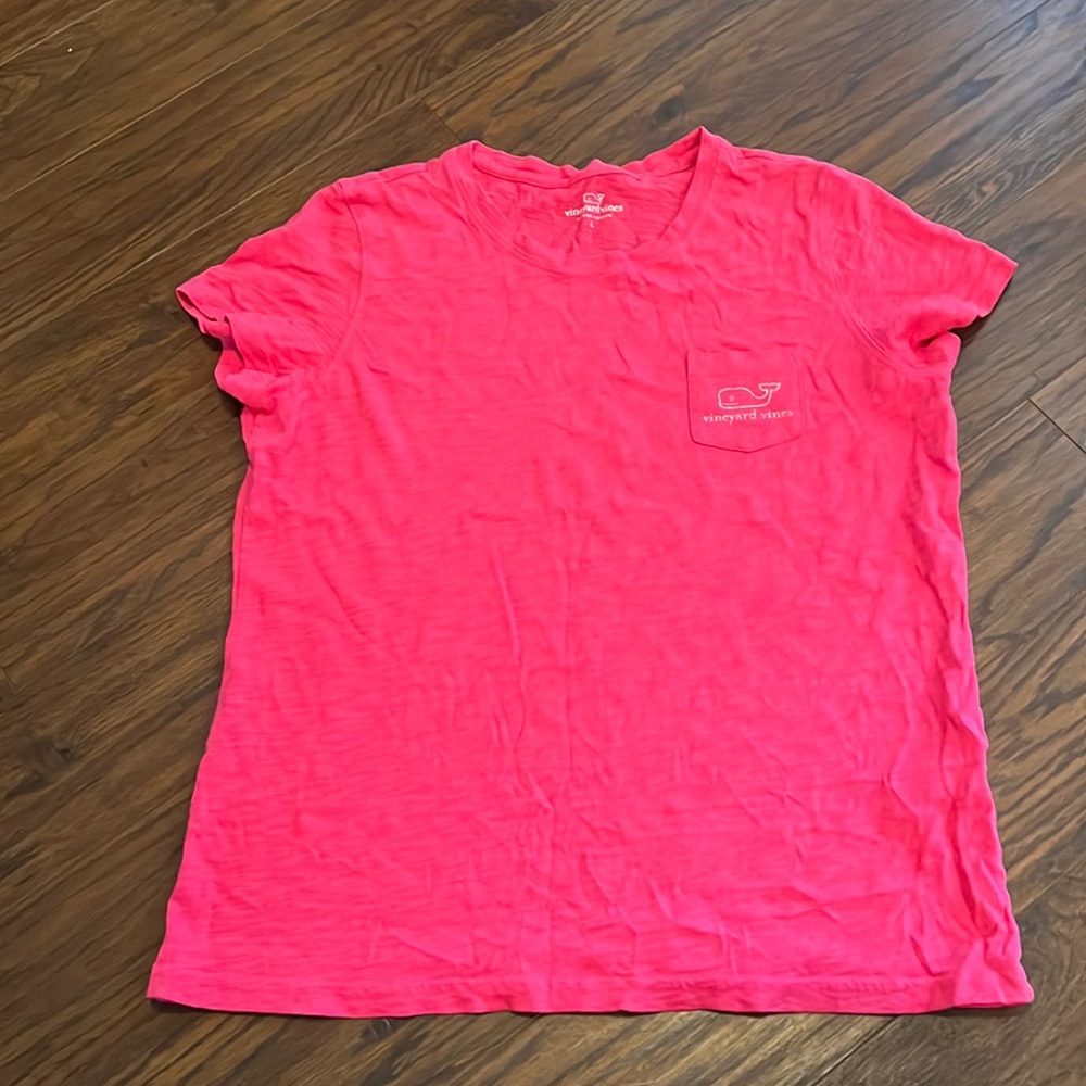 Vineyard vine tee